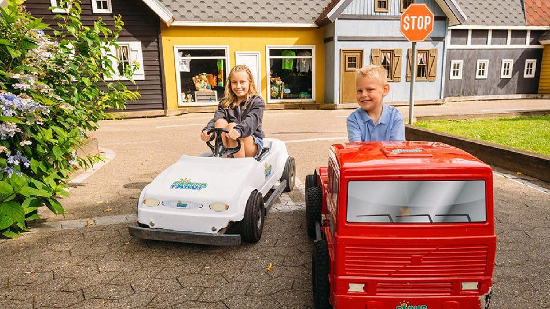 Fårup Sommerland - barn i biler.jpg