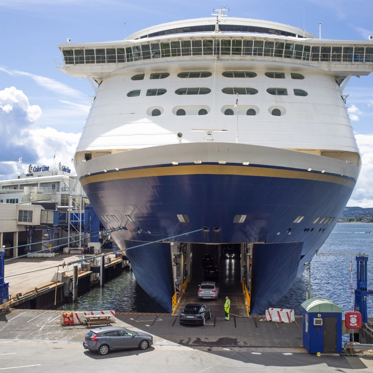 Biler kjører om bord.jpg