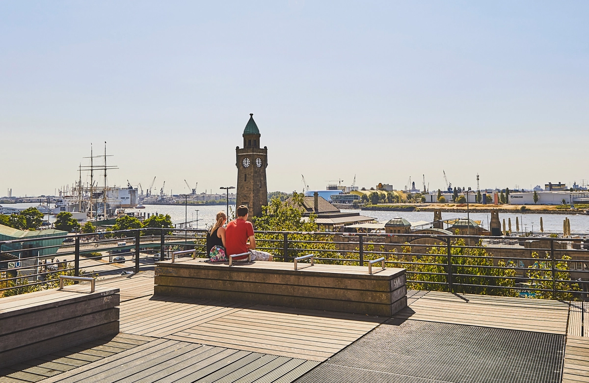 Landungsbruecken_Hamburg.jpg