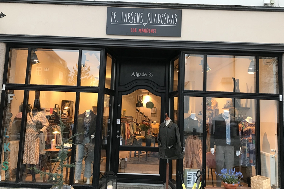 Fr. Larsens Klædesskap.jpg