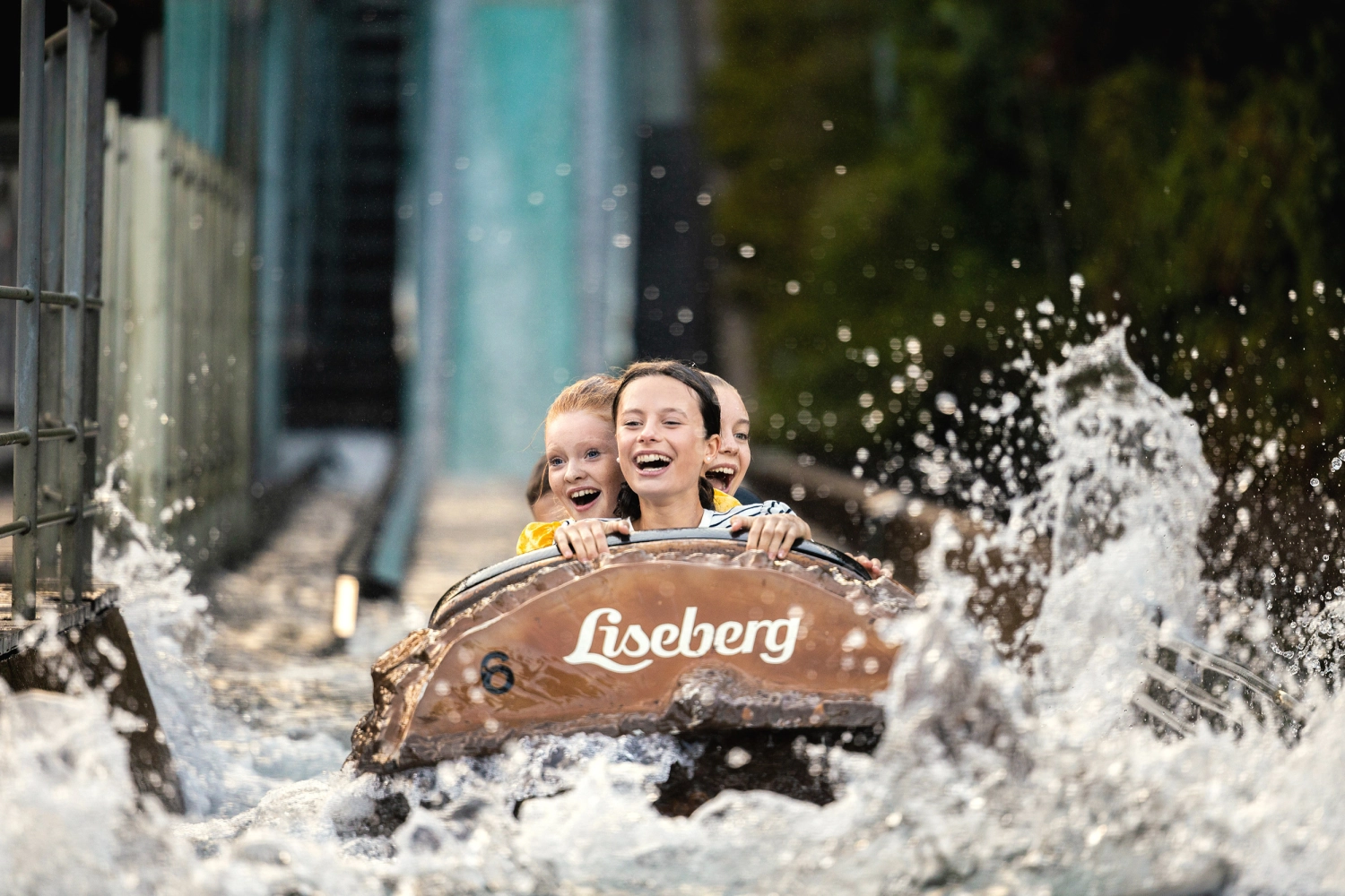 Liseberg_FlumeRide_ungdomar_alt2_s2022.jpg