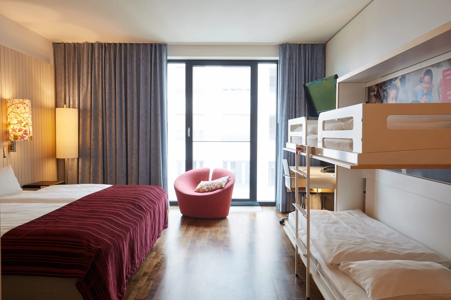 Scandic-Berlin-Potsdamer-Platz-room-standard-Famil.jpg