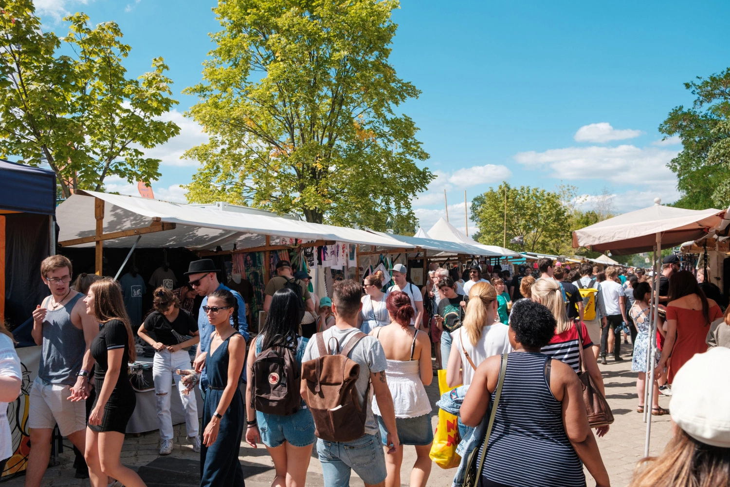 Mauerpark Flohmarkt_photo_hanohiki.jpg