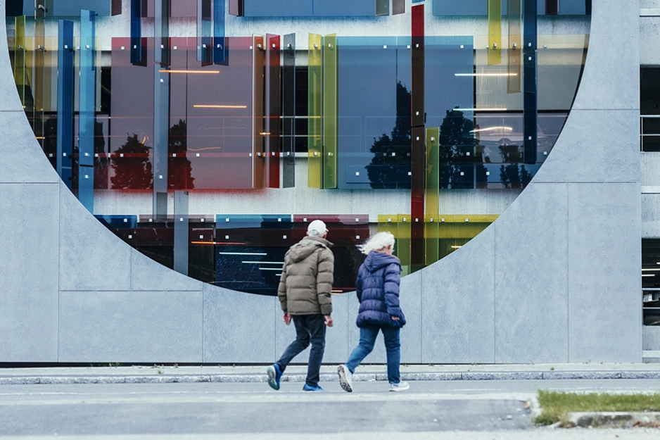 Par som er på kunstvandring i Kanalbyen i Fredericia.jpg