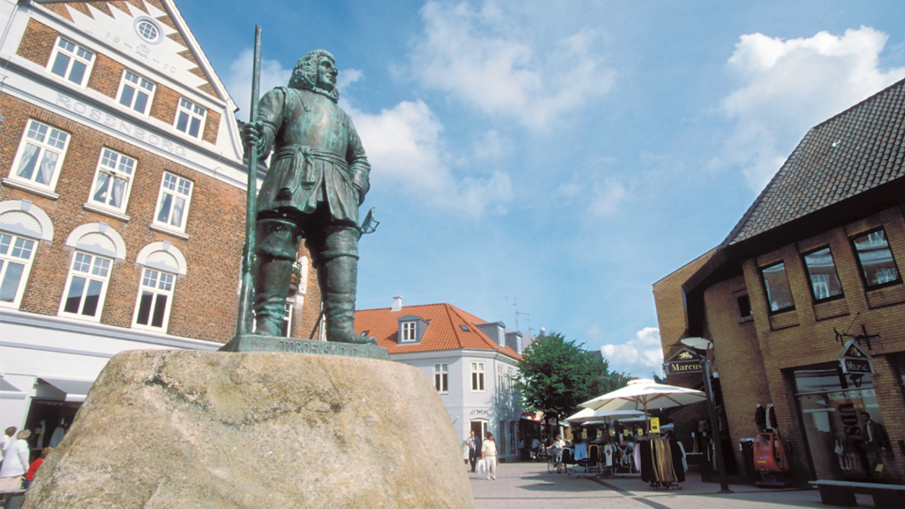 Statue på torget i Frederikshavn.jpg