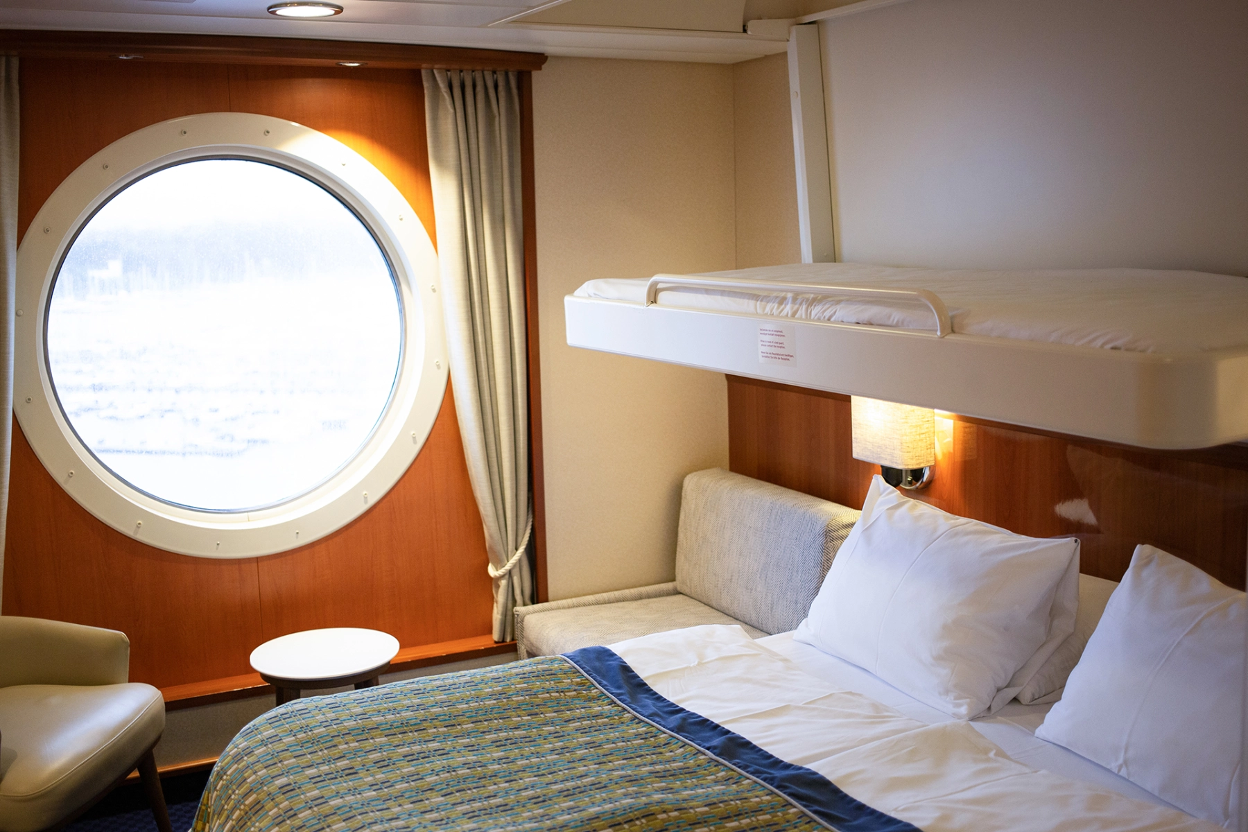 Color Class-lugar med havutsikt og nedfelt seng