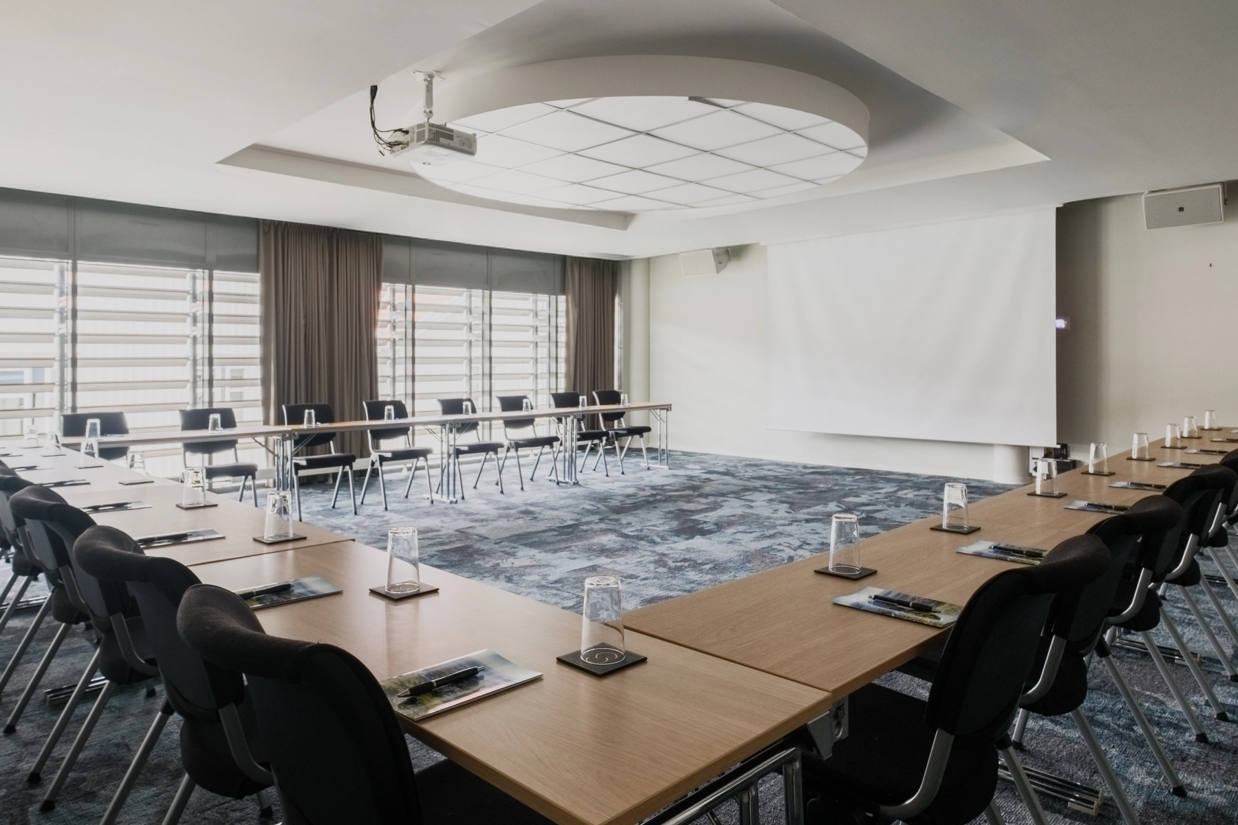 Møterom_DSF6521-HDR-Edit (1).jpg