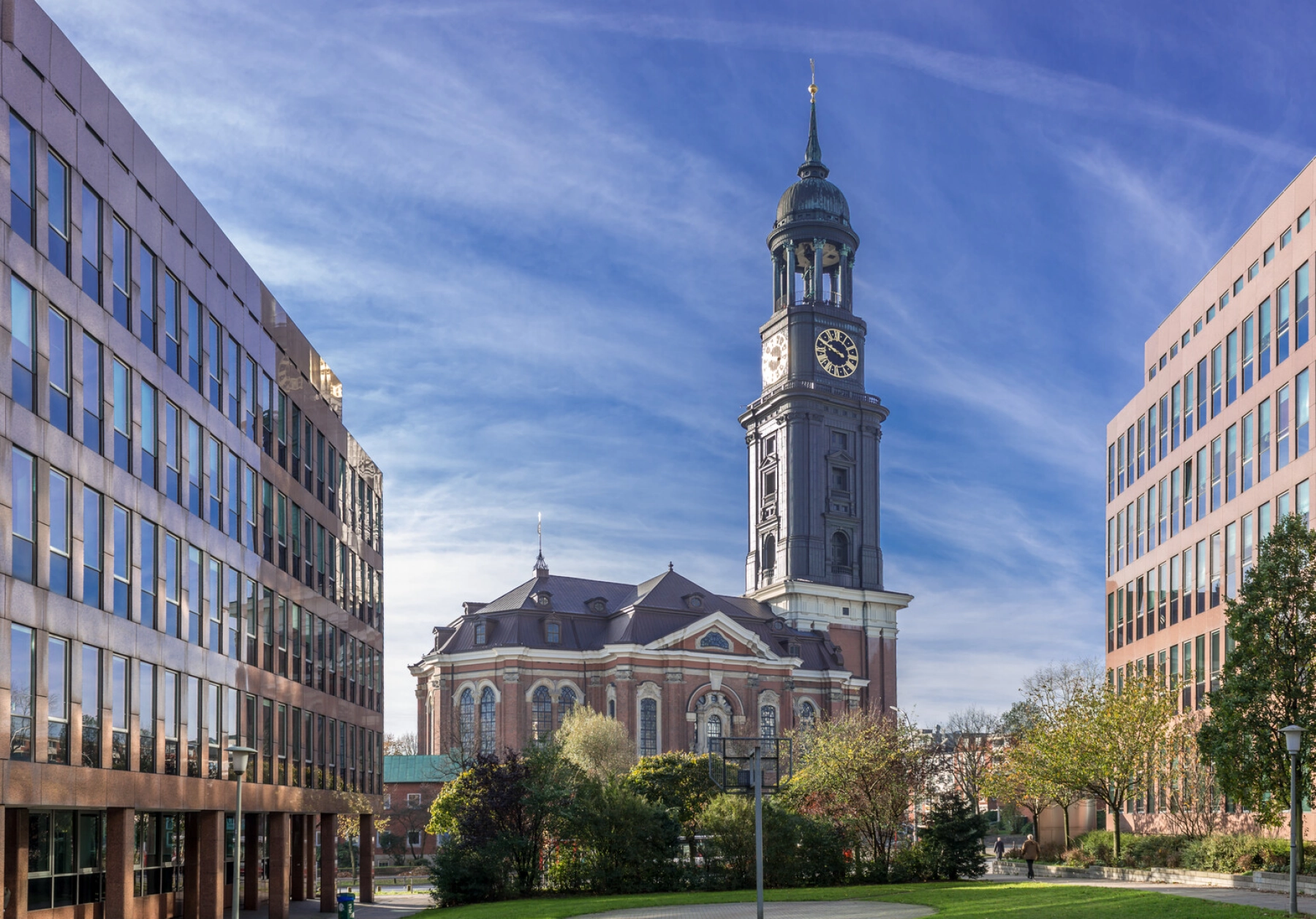 Der Kirchturm des Michel in der Hamburger Neustadt.jpg