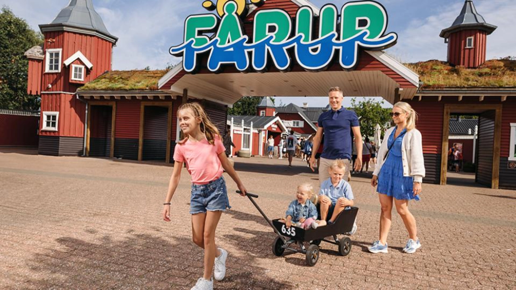 Fårup Sommerland inngang parken.jpg