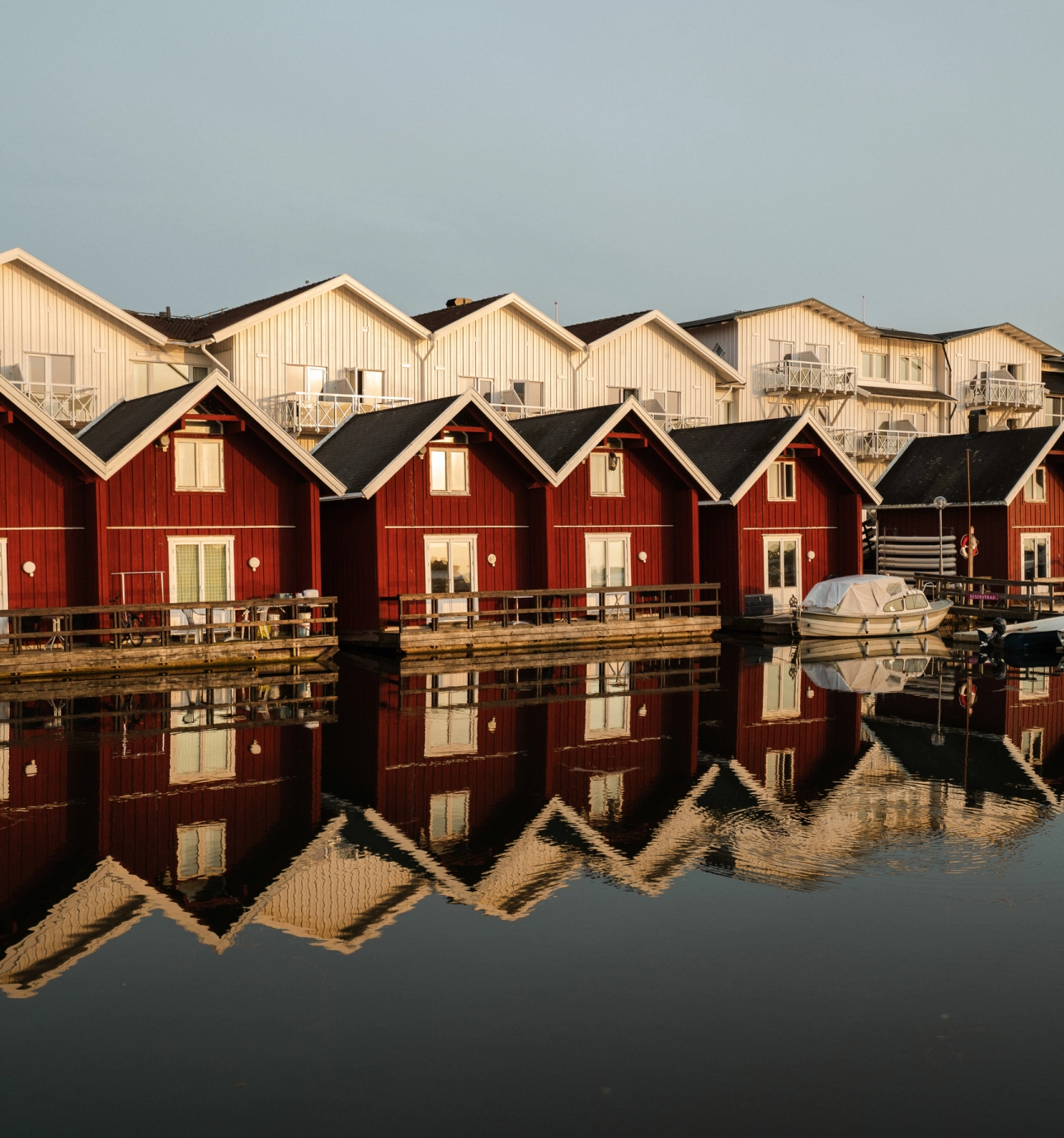 TanumStrand stugor.jpg