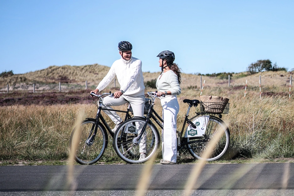 Par på sykkel ved Skagen.jpg