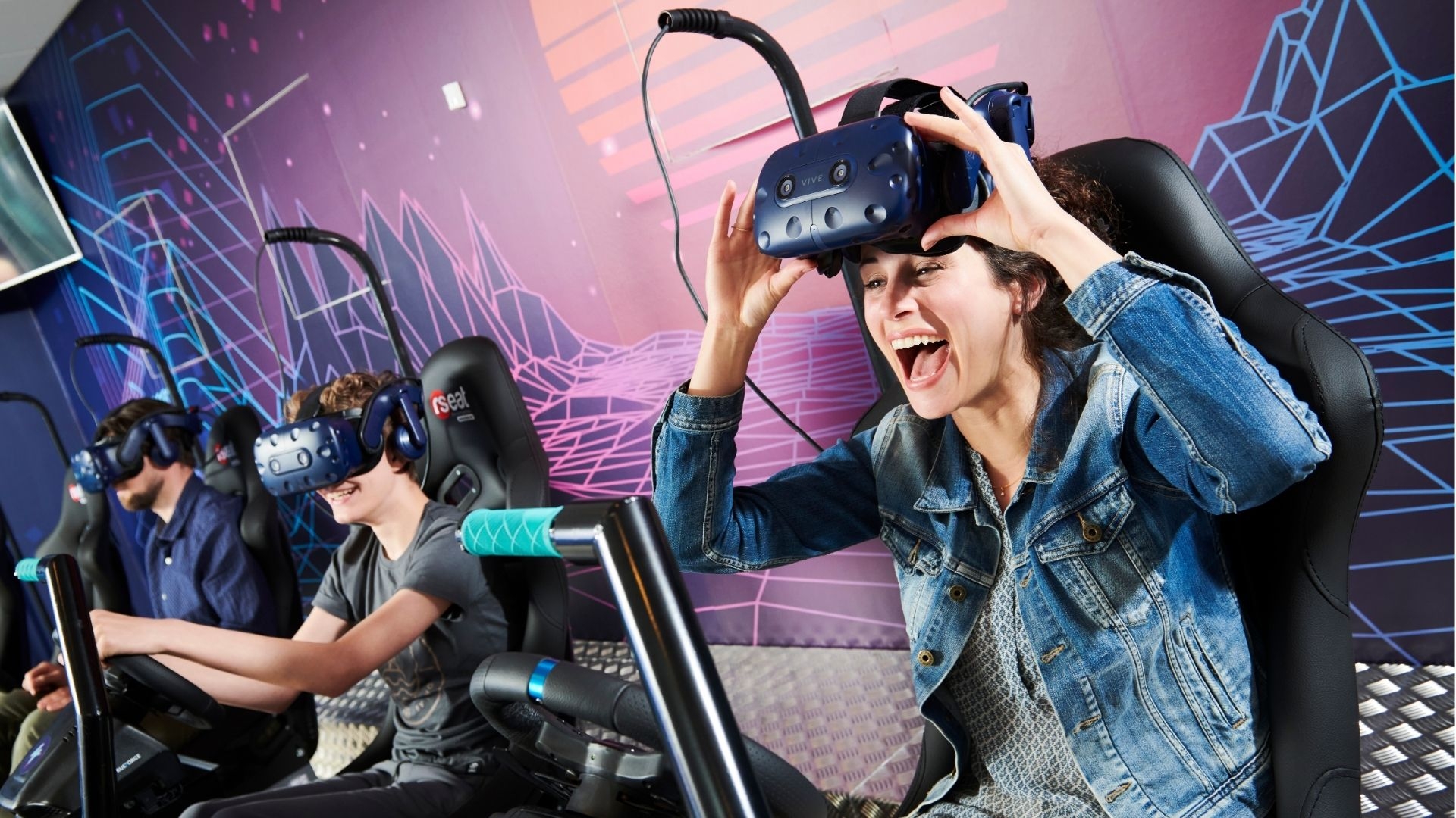 VR RaceRoom 1920x1080.jpg