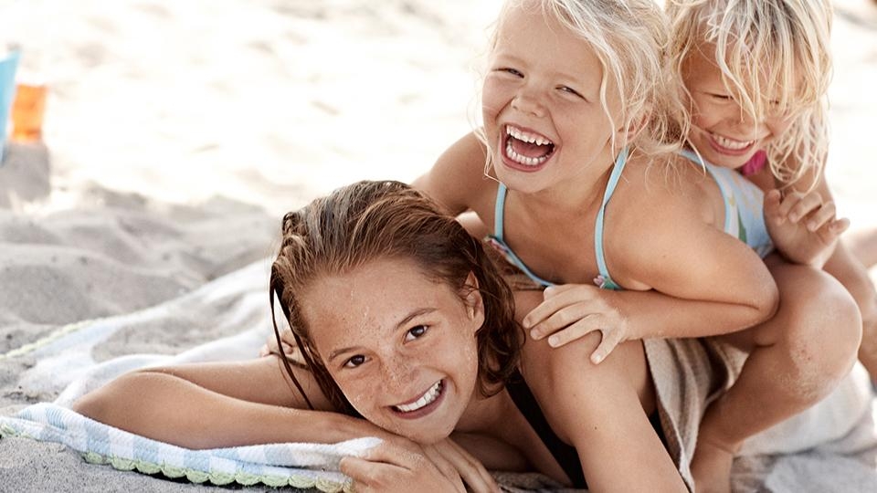 Barn på stranden.jpg