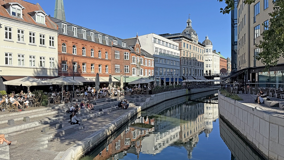 Restauranter langs kanalen i Aarhus.jpg